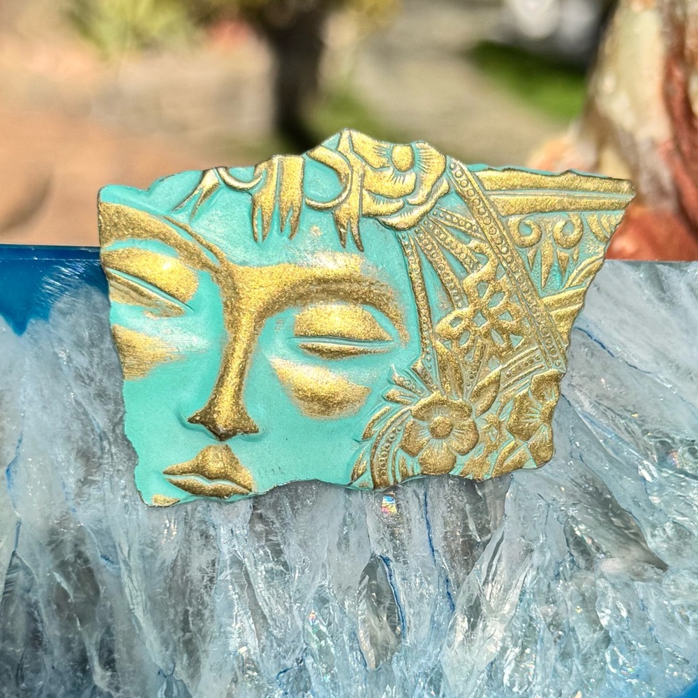Vintage Artisan Gilded Face Brooch – Handcrafted Elegance in Gold & Turquoise